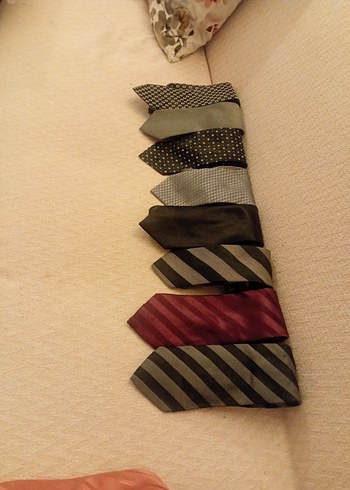 Erkek Koyu Renkli Çizgili Kravat Seti toplam 8 adet fiyatıdır - Görsel 4