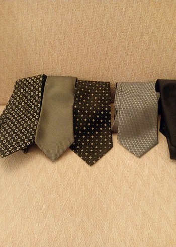 Erkek Koyu Renkli Çizgili Kravat Seti toplam 8 adet fiyatıdır - Görsel 2