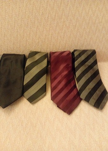 Erkek Koyu Renkli Çizgili Kravat Seti toplam 8 adet fiyatıdır - Görsel 3