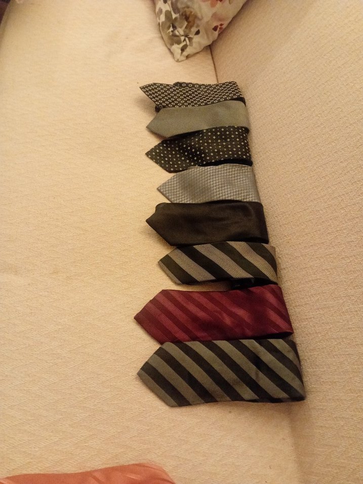 Erkek Koyu Renkli Çizgili Kravat Seti toplam 8 adet fiyatıdır - Görsel 4