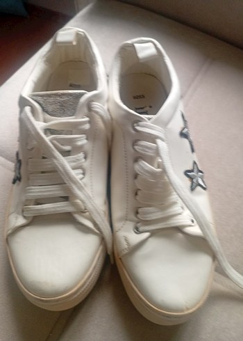 Gri Yıldız Detaylı Beyaz Kadın Spor Ayakkabı - Görsel 3