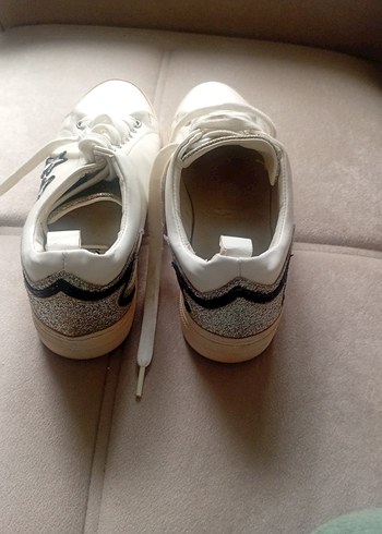 Gri Yıldız Detaylı Beyaz Kadın Spor Ayakkabı - Görsel 5