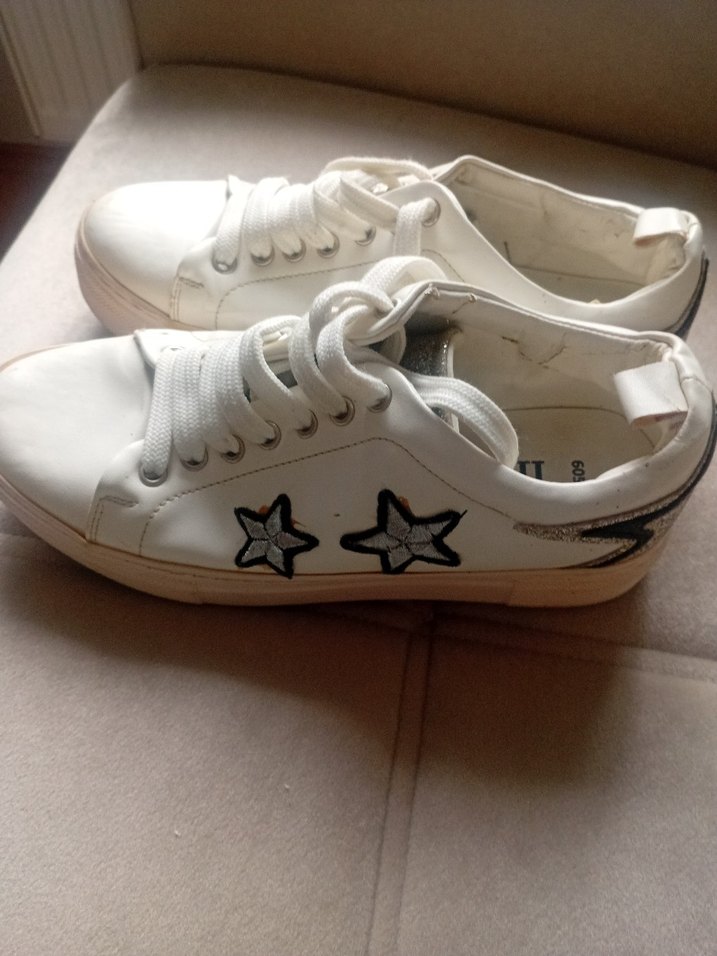 Gri Yıldız Detaylı Beyaz Kadın Spor Ayakkabı - Görsel 2