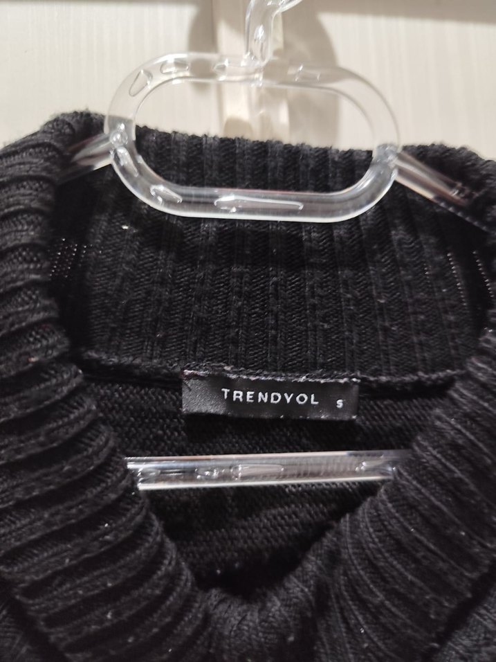 Siyah Boğazlı Örgü Kadın Kazak - Görsel 2