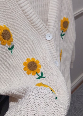 Nakışlı Beyaz Örgü Kadın Hırka - Görsel 2