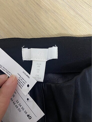 H&M marka deri tayt