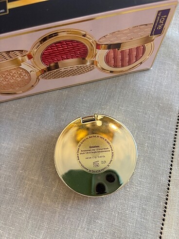 Beden Renk Tarte Timeless colour allık