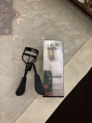 Dior kirpik kıvırıcısı