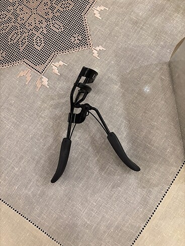 Beden Dior kirpik kıvırıcısı