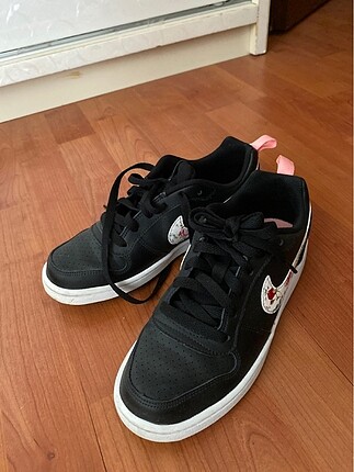 37.5 Beden siyah Renk Nike spor ayakkabı