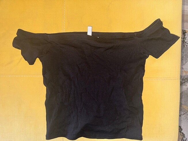 Omzu açık crop tshirt