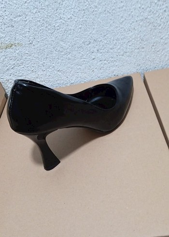 Siyah Parlak Stiletto Topuklu Kadın Ayakkabı - Görsel 3