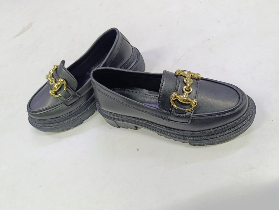 Zincir Detaylı Siyah Platform Kadın Loafer - Görsel 3