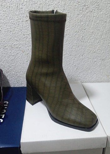 Yılan Desenli Fermuarlı Kadın Topuklu Bot - Görsel 2