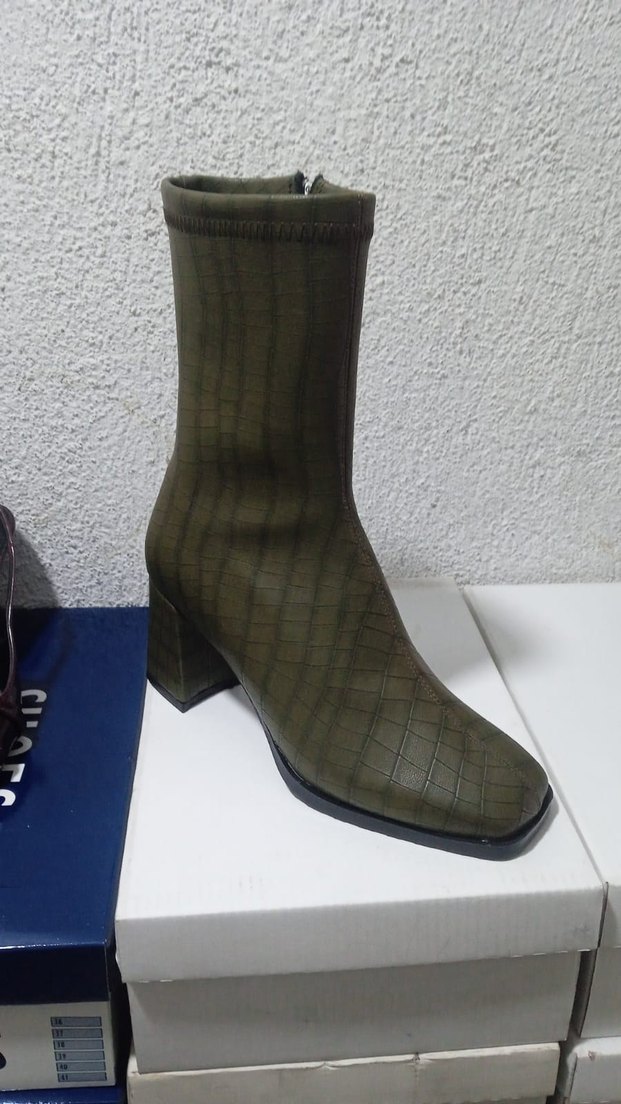 Yılan Desenli Fermuarlı Kadın Topuklu Bot - Görsel 2