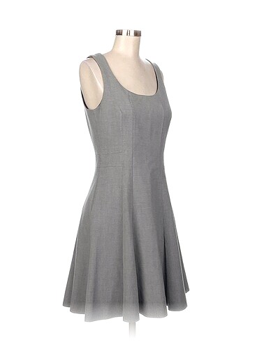 H&M H&M Kısa Elbise %70 İndirimli.