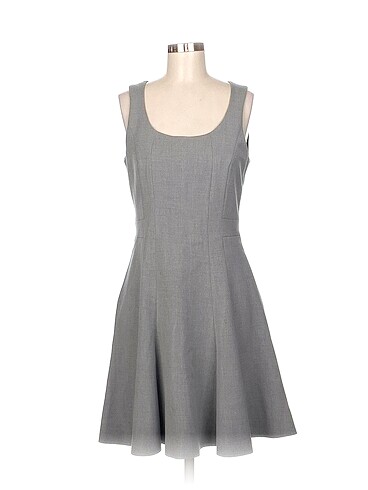 H&M Kısa Elbise %70 İndirimli.