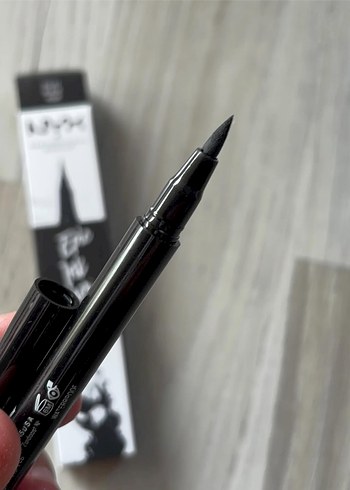 Siyah İnce Uçlu Eyeliner Kalemi