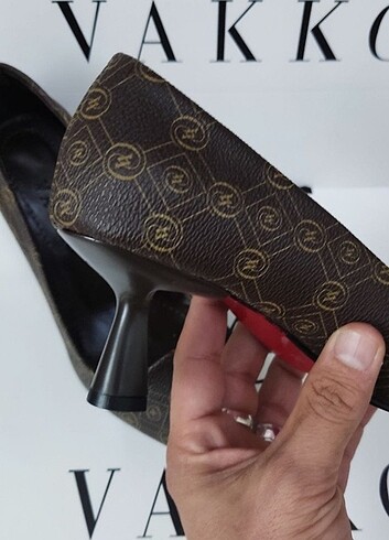 36 Beden Vakko stiletto 36-40 aralığındadır
