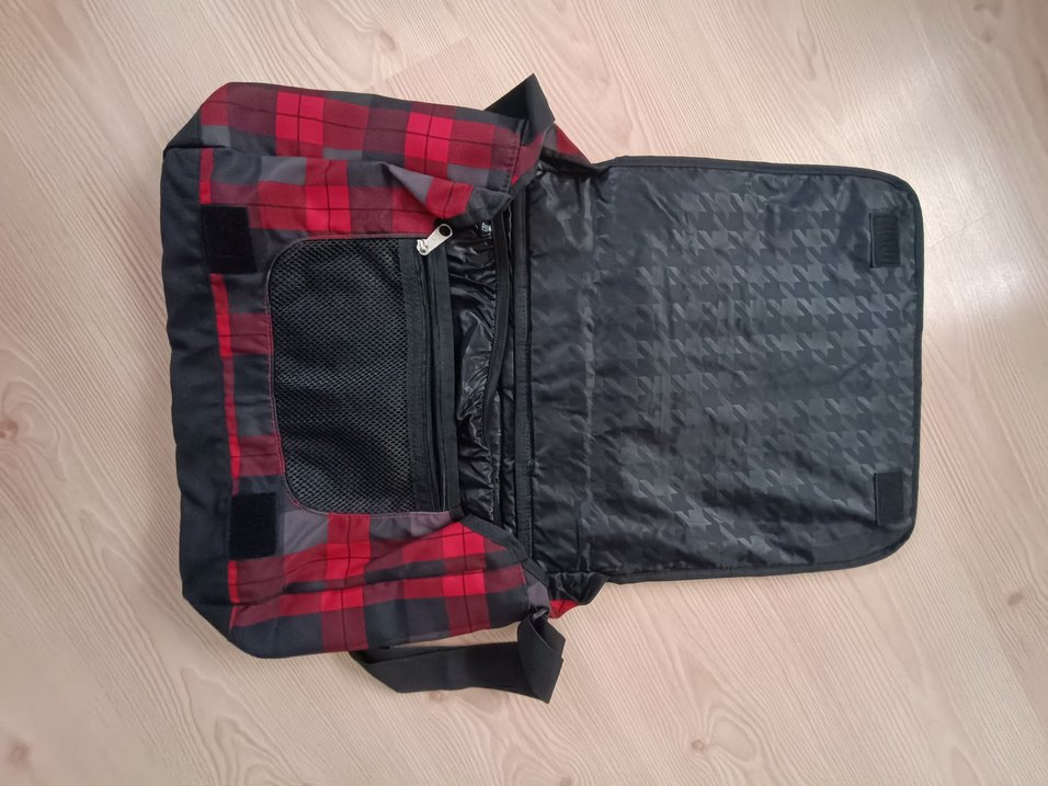 JanSport Kırmızı Kareli Erkek Postacı Çantası - Görsel 2