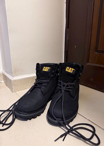 Siyah Caterpillar Bot - Görsel 2