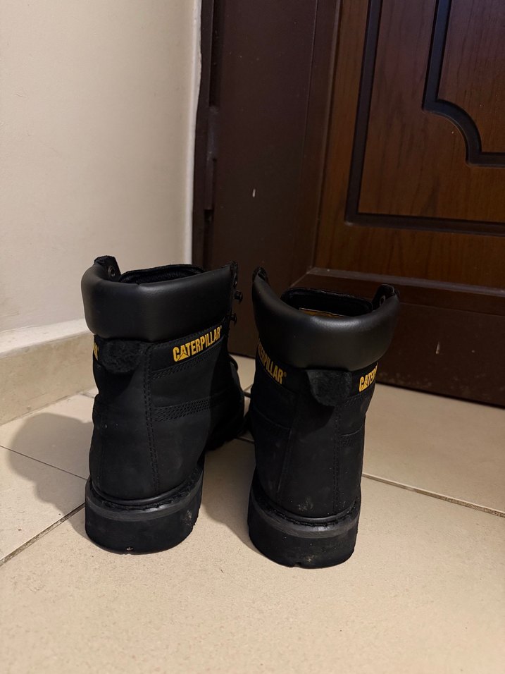 Siyah Caterpillar Bot - Görsel 3