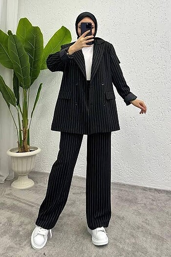 Siyah blazer takım