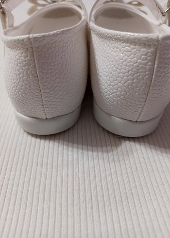 Klasik Beyaz Tokalı Kız Babet - Görsel 5