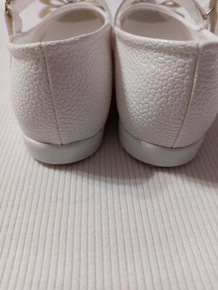 Klasik Beyaz Tokalı Kız Babet - Görsel 5