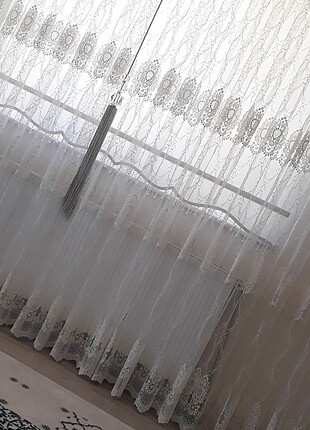 Güpürlü bir adet tul 
