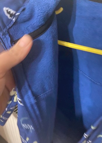 Kapüşonlu Erkek Çocuk Mavi Baskılı Yağmurluk - Görsel 2