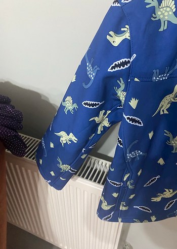 Kapüşonlu Erkek Çocuk Mavi Baskılı Yağmurluk - Görsel 3