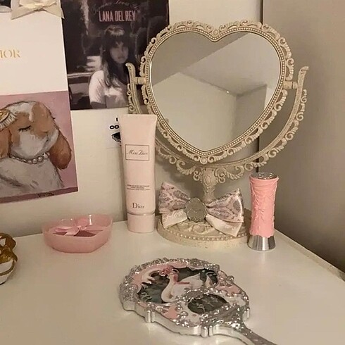 Hello Kitty Vintage Lolita Kalp Ayna ürü