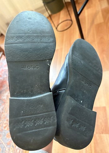 Siyah Deri Tokalı Gotik Kadın Bot - Görsel 7