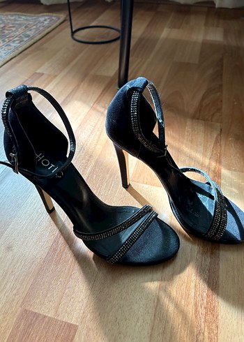 Siyah Taşlı Stiletto Topuklu Kadın Ayakkabı - Görsel 2