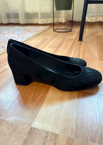 Taşlı, kısa topuklu ayakkabı - Görsel 4