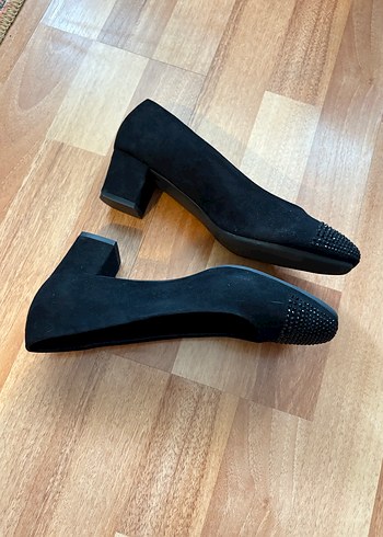 Taşlı, kısa topuklu ayakkabı - Görsel 2