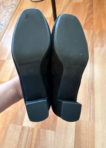 Taşlı, kısa topuklu ayakkabı - Görsel 3