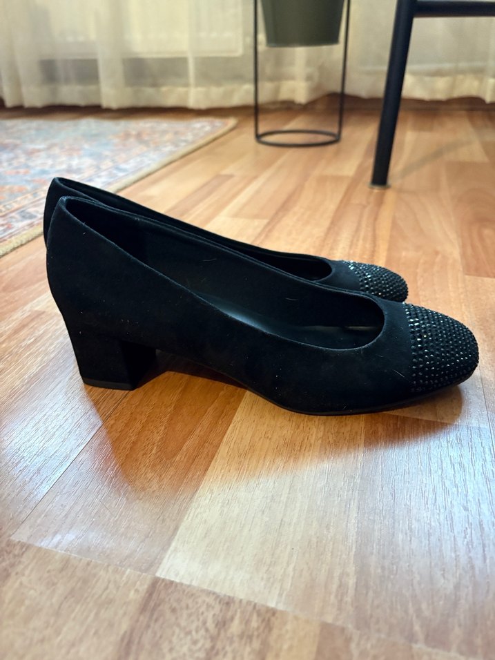 Taşlı, kısa topuklu ayakkabı - Görsel 4