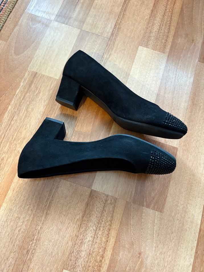 Taşlı, kısa topuklu ayakkabı - Görsel 2