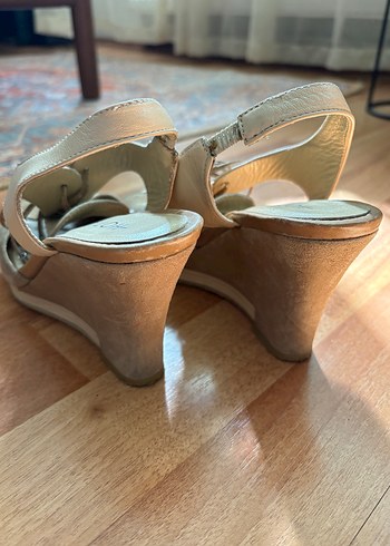 Bej Süet Kadın Dolgu Topuklu Sandalet - Görsel 4