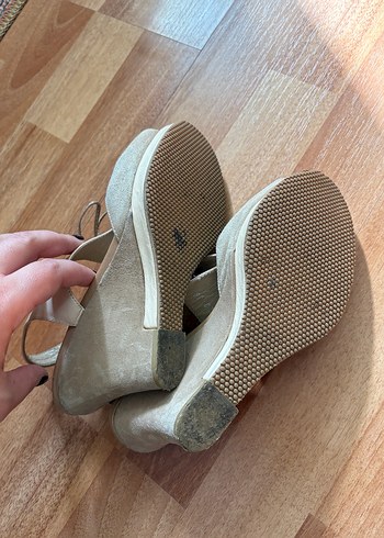 Bej Süet Kadın Dolgu Topuklu Sandalet - Görsel 5