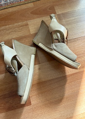 Bej Süet Kadın Dolgu Topuklu Sandalet - Görsel 3