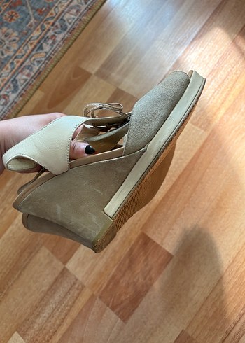 Bej Süet Kadın Dolgu Topuklu Sandalet - Görsel 2