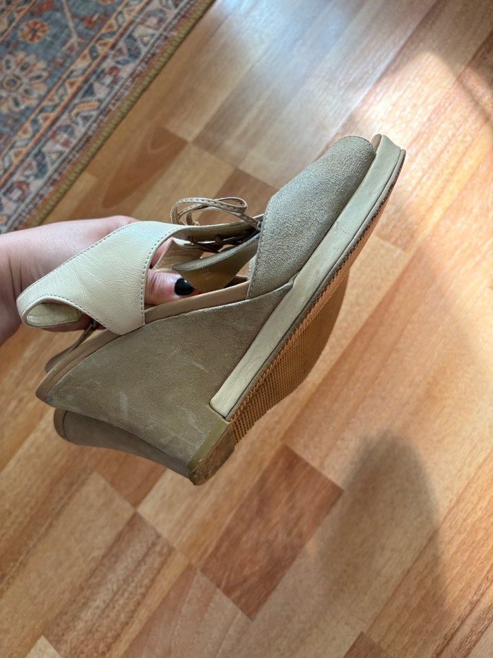 Bej Süet Kadın Dolgu Topuklu Sandalet - Görsel 2