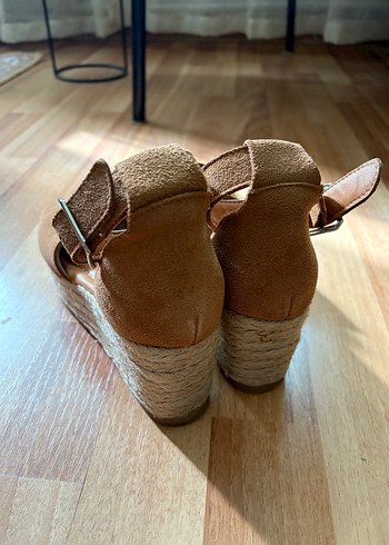 Kadın Kahverengi Süet Dolgu Topuklu Sandalet - Görsel 4