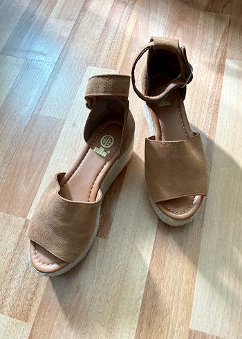 Kadın Kahverengi Süet Dolgu Topuklu Sandalet - Görsel 3