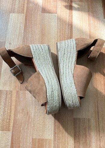 Kadın Kahverengi Süet Dolgu Topuklu Sandalet - Görsel 5