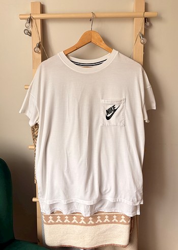Nike Beyaz Kisa Kollu Tisort