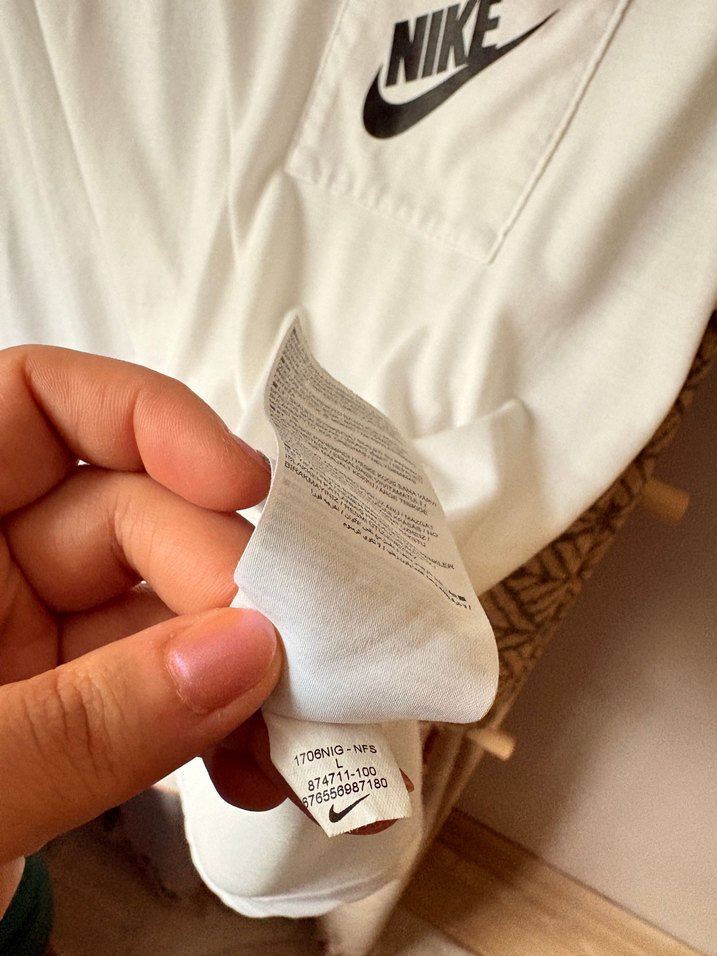 Nike Beyaz Kısa Kollu Tişört — görsel 3/7